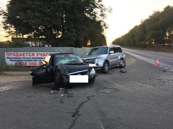 На Ставрополье Lada Priora врезалась во встречный внедорожник, есть раненые